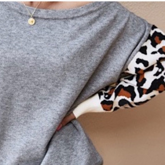 ✨🎊HP🎊LEOPARD SLEEVE SWEATER-GREY- NEW - Picture 2 of 2